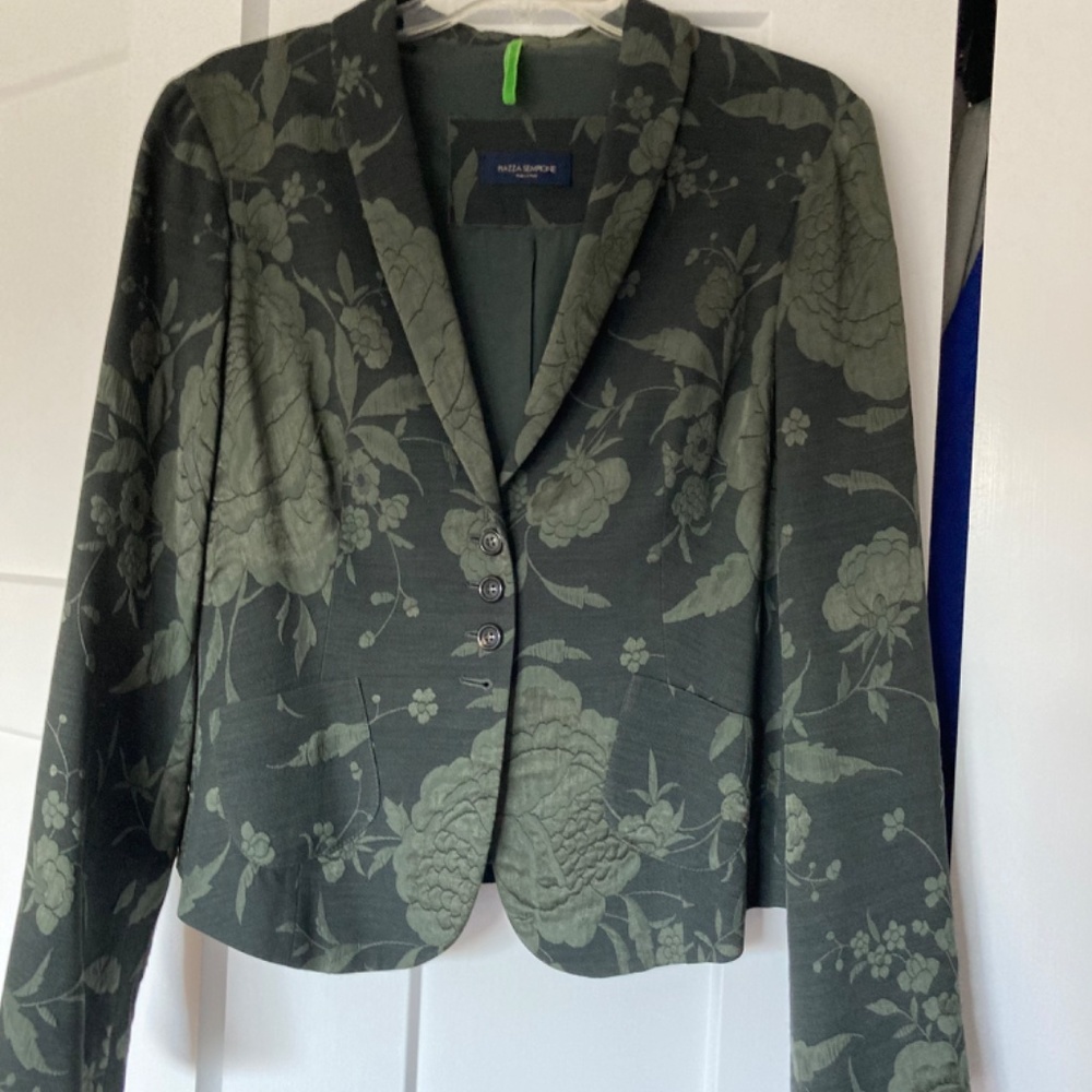 Italian Designer Piazza Sempione green wool crepe and silk blend suit, size 10 - Picture 2 of 5